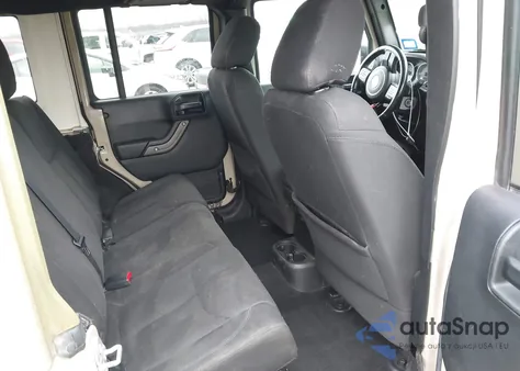 2016 Jeep Wrangler Unlimited Sport z USA, uszkodzony, nr VIN 1C4BJWDG1GL252638